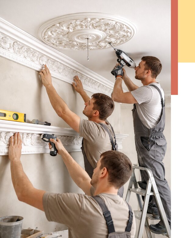 Монтаж лепнины на потолок в Омске от 3318 руб. быстро и недорого | ОТДЕЛОЧНИК-Омс